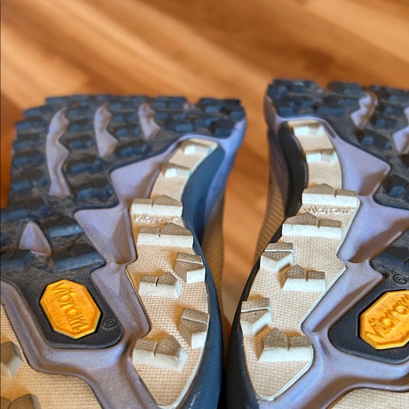 Altra Timp 5 Trail Running Shoes - Women’s Size 9 - Picture 4 of 5